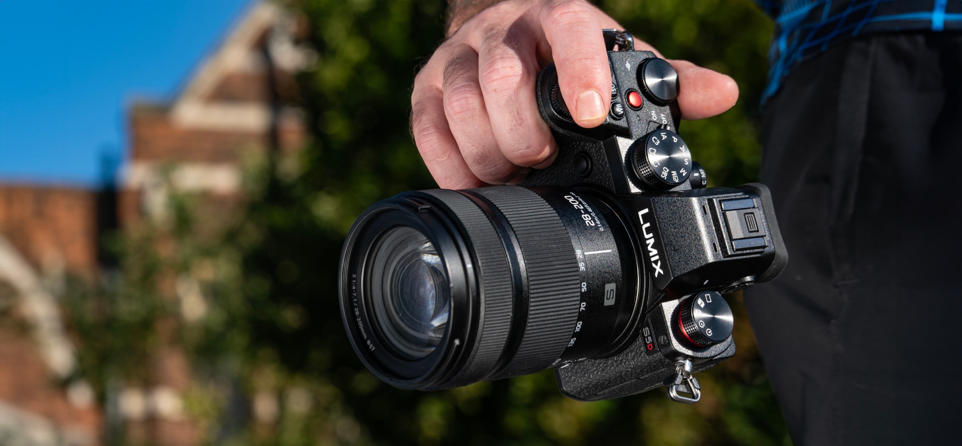 lumix-camera-DC-S5D-lifestyle-image-P1052305_1